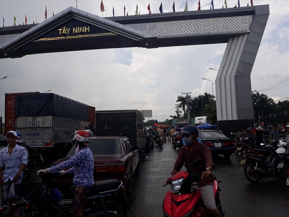 Tai nạn xảy ra ngay vị trí cổng chào Tây Ninh.