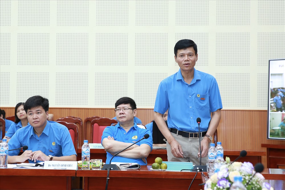 Ông Nguyễn Ngọc Hiển - Tổng Biên tập Báo Lao Động báo cáo về những kết quả đã đạt được trong thời gian qua.