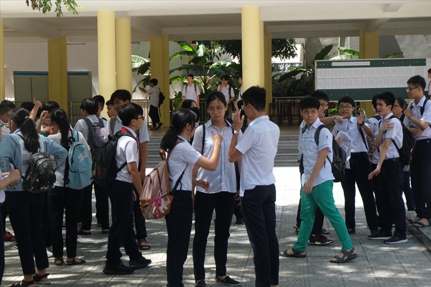Các thí sinh dự kỳ thi tuyển sinh lớp 10 THPT trên địa bàn Đà Nẵng vừa qua. ảnh: H.Vinh