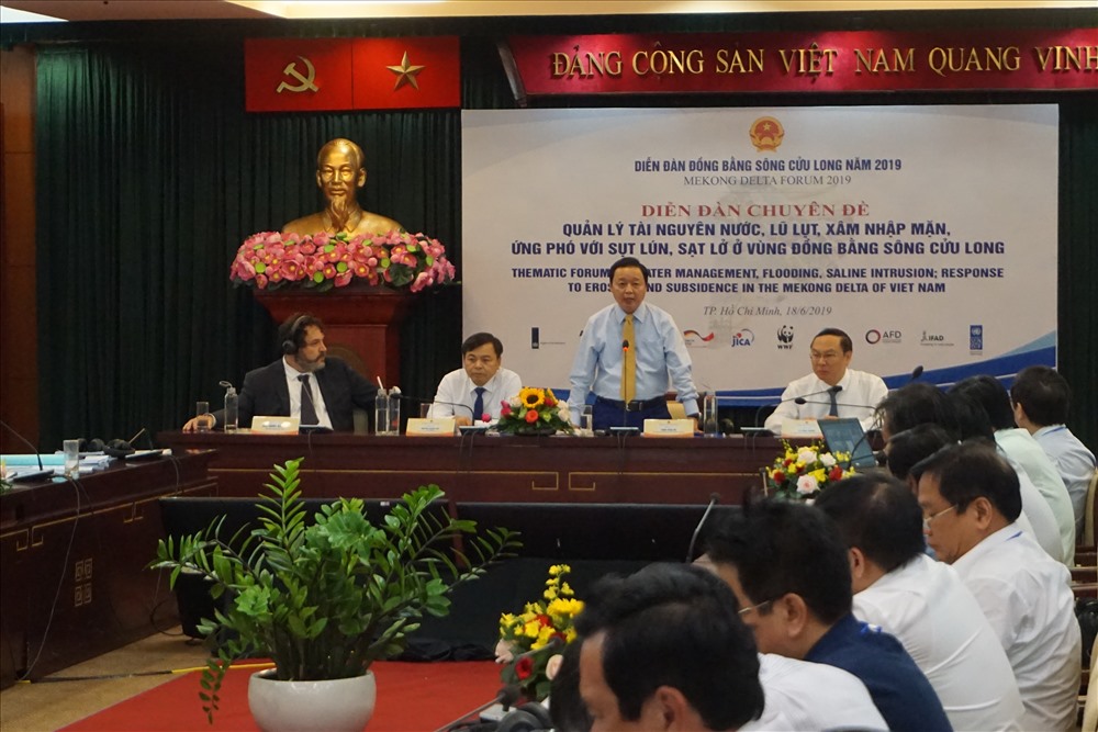 Bộ trưởng Bộ TN-MT Trần Hồng Hà chủ trì hội nghị. Ảnh: Minh Quân