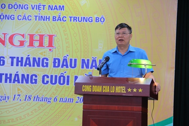Đồng chí Phan Văn Anh - Phó chủ tịch Tổng LĐLĐVN phát biểu tại buổi lễ. Ảnh: Quốc Cường