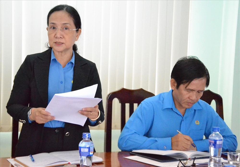 Bà Nguyễn Thị Thu Ba báo cáo sơ lược công tác truyền thông CĐ. Ảnh: Lục Tùng