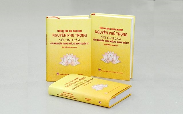 Cuốn sách “Tổng Bí thư, Chủ tịch nước Nguyễn Phú Trọng với tình cảm của nhân dân trong nước và bạn bè quốc tế“. Ảnh PV