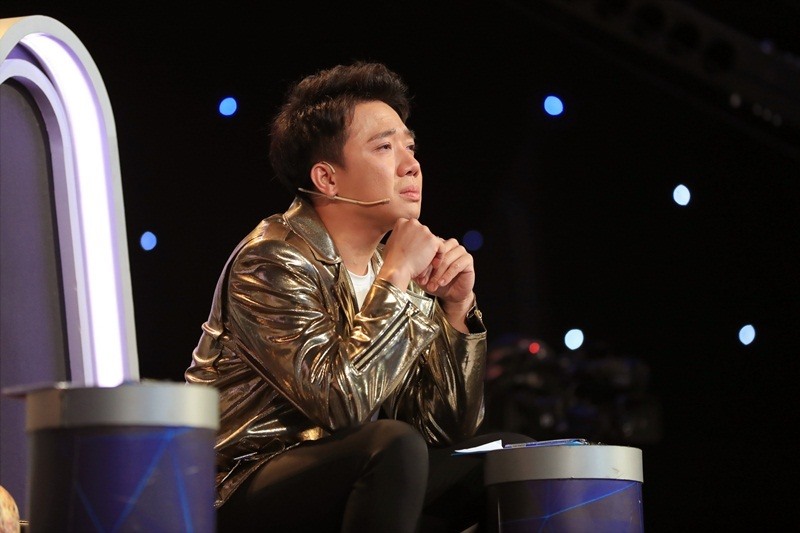 Trấn Thành bật khóc trên sóng truyền hình khi nhắc tới nữ ca sĩ Thu Quỳnh. Ảnh: CSTT.