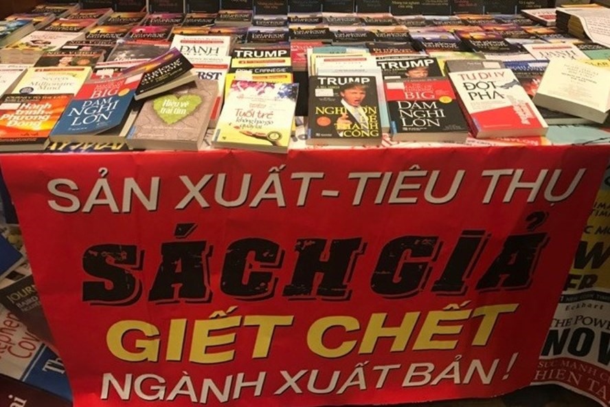 “Sản xuất-tiêu thụ sách giả giết chết ngành xuất bản” - lời cảnh báo được đưa ra tại hội thảo “Chống xuất bản phẩm lậu“.