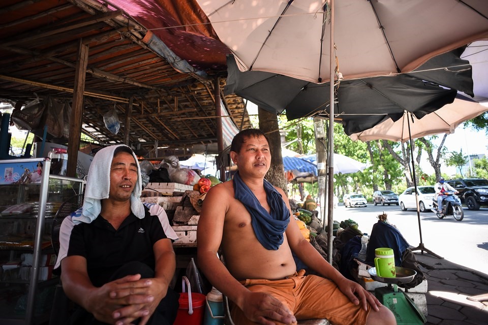 Trong 2 ngày tới chỉ số tia UV ở thành phố Hà Nội, Đà Nẵng có giá trị từ 8 - 10 ứng với mức ảnh hưởng nguy cơ gây hại cao đến rất cao đối với cơ thể con người khi tiếp xúc trực tiếp với ánh nắng.