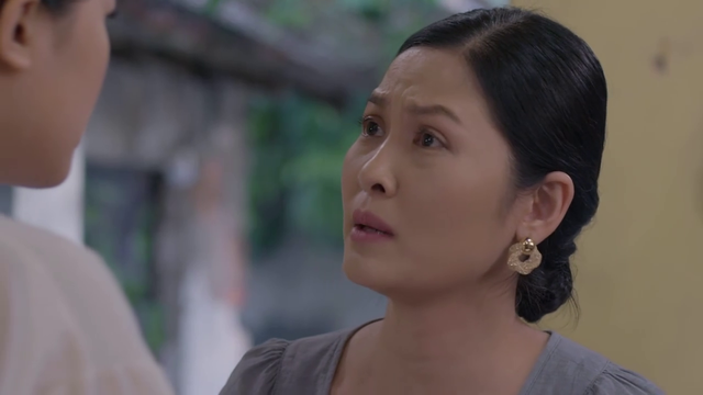 Trong năm 2019 này, Đinh Thị Thúy Hà không chỉ  xuất hiện trong phim Về nhà đi con mà nữ diễn viên còn từng đảm nhiệm vai chị Thuận ở bộ phim “Những cô gái trong thành phố“.