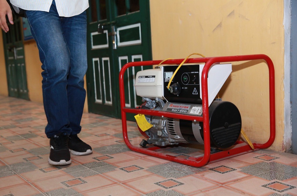 Máy phát điện được trang bị, đảm bảo không mất điện trong quá trình thi của các thí sinh.