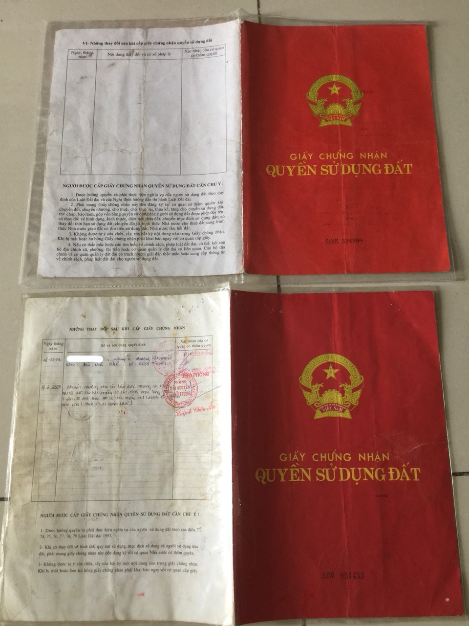 Một chủ tiệm cầm đồ ở TPHCM bị lừa cầm 2 cuốn sổ đỏ giả (ảnh NS)