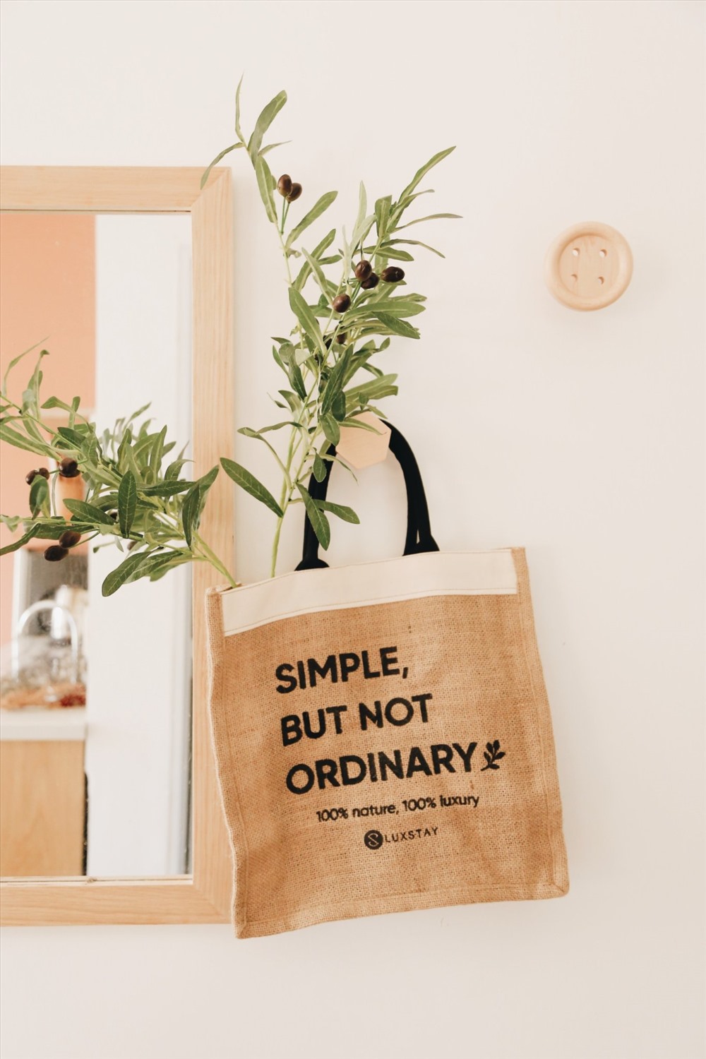 Chiếc túi vải đay thời trang “Simple, but not ordinary” đang gây sốt.