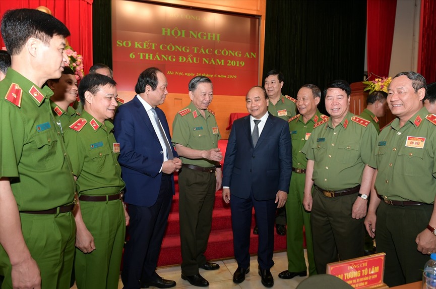Thủ tướng Nguyễn Xuân Phúc cùng các đại biểu tại Hội nghị. Ảnh PV