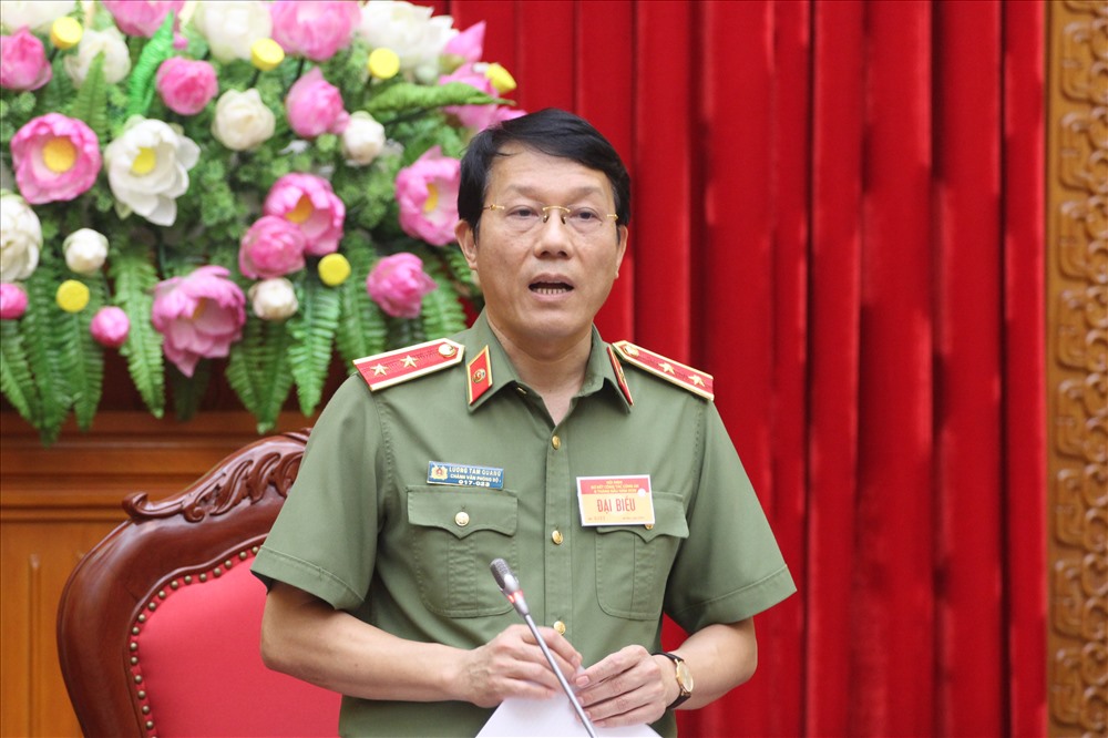 Trung tướng Lương Tam Quang - Chánh Văn phòng, Người phát ngôn Bộ Công an trả lời thông tin báo chí. Ảnh: Trần Vương