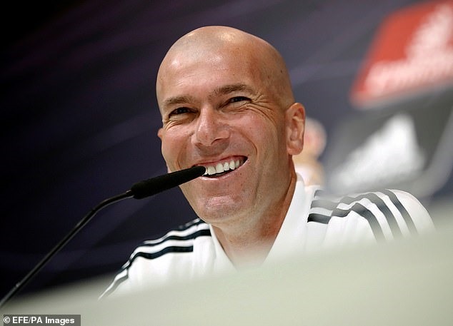 Zidane có thể bất đắc dĩ phải bán Isco. Ảnh: PA.