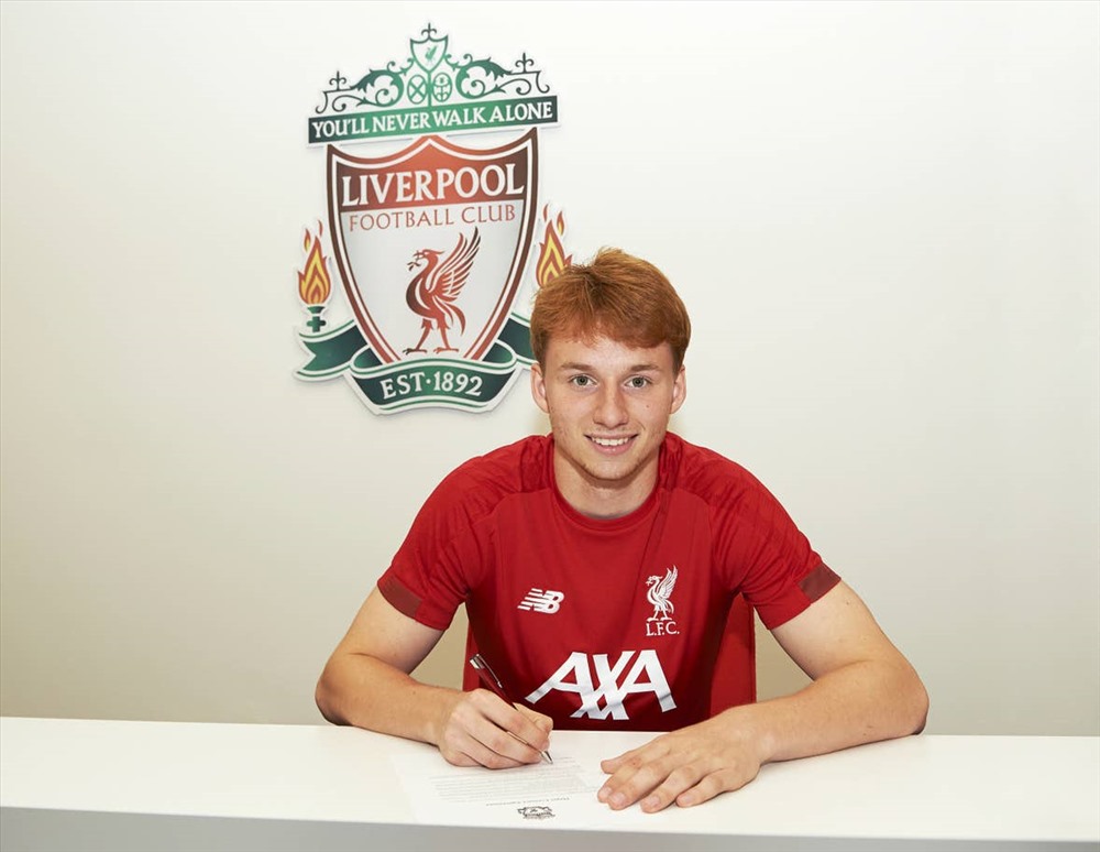 ​CLB Liverpool vừa mới chính thức công bố bản hợp đồng với trung vệ Sepp van den Berg từ Hà Lan.