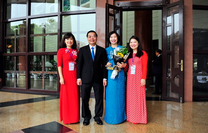 Đoàn VietinBank chụp ảnh lưu niệm cùng Bộ trưởng Bộ Khoa học và Công nghệ Chu Ngọc Anh. Ảnh VietinBank