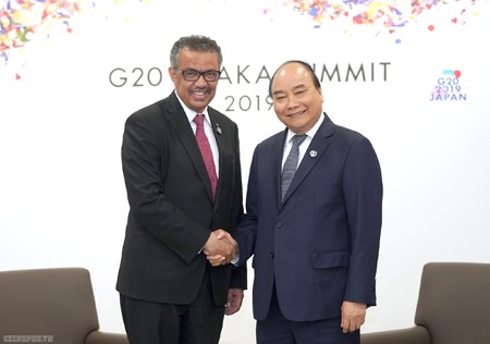 Thủ tướng Nguyễn Xuân Phúc gặp Tổng Giám đốc Tổ chức Y tế thế giới Tedros Adhanom.