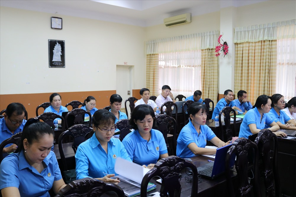 Quang cảnh 33 học viên tham gia lớp tập huấn nghiệp vụ tài chính - kế toán công đoàn năm 2019. ảnh: Thành Nhân