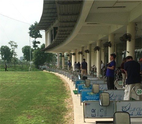 SÂN GOLF THANH HÀ với chiều dài sân cỏ hơn 250 yard, với 72 làn đánh được chia làm 2 tầng phục vụ nhu cầu giải trí vui chơi cho cư dân sinh sống