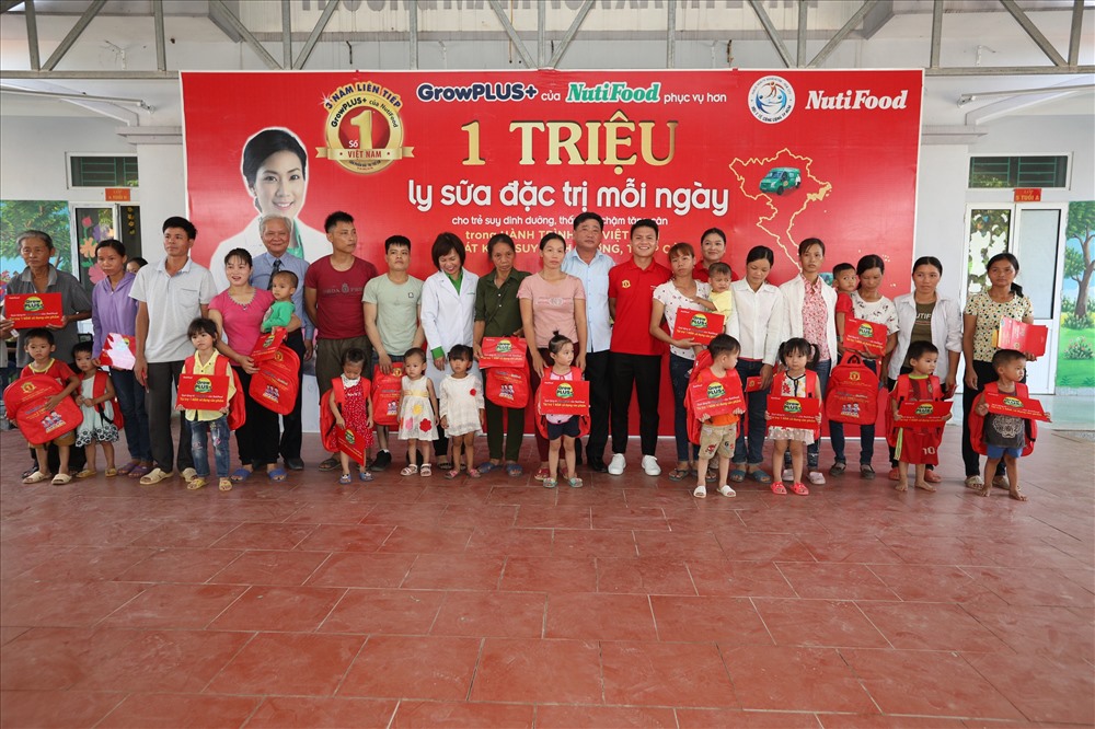 Quang Hải đã đến với các em nhỏ ở Yên Lập, Phú Thọ