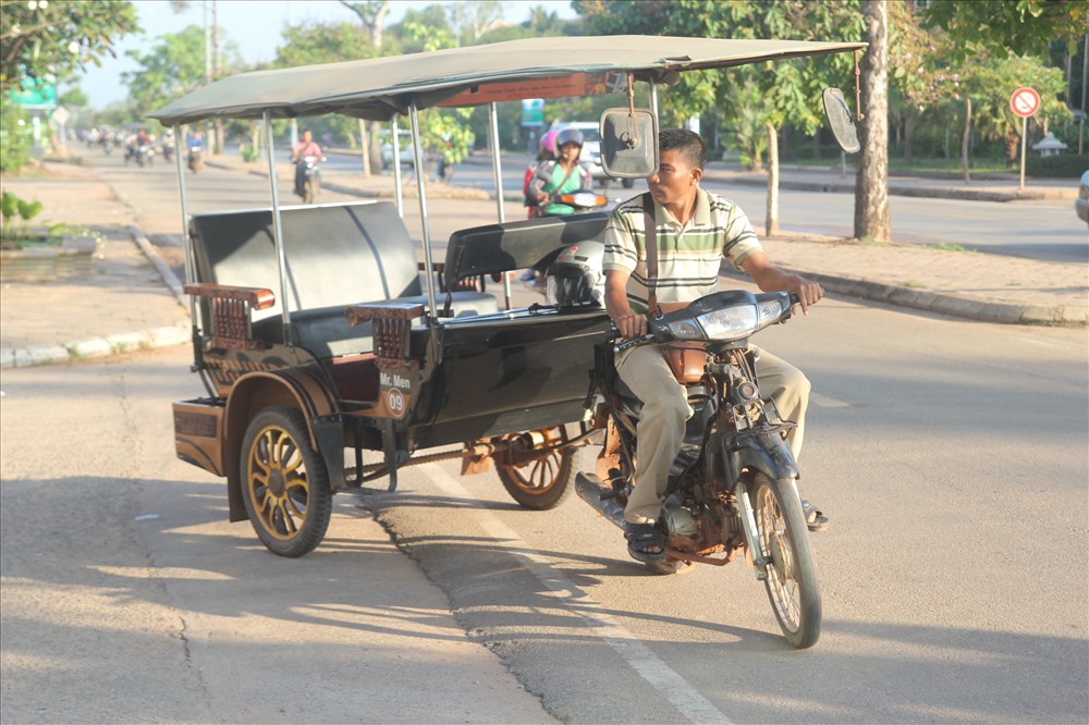 Xe tuk tuk là phương tiện di chuyển nhiều nhất tại Campuchia.