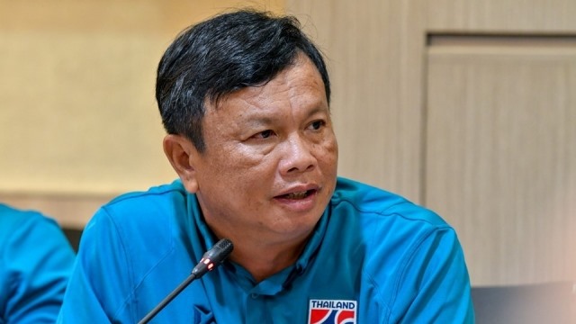 HLV Sirisak Yodyardthai tự tin sẽ đánh bại ĐT Việt Nam. Ảnh: Siamsport