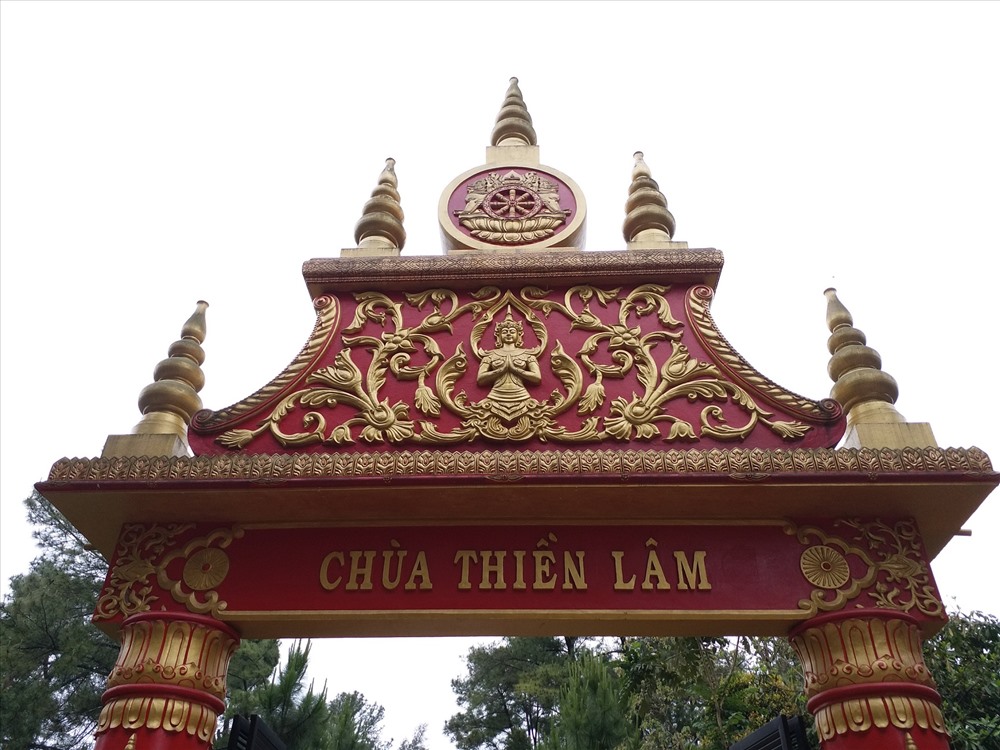 Cổng vào chùa Thiền Lâm.