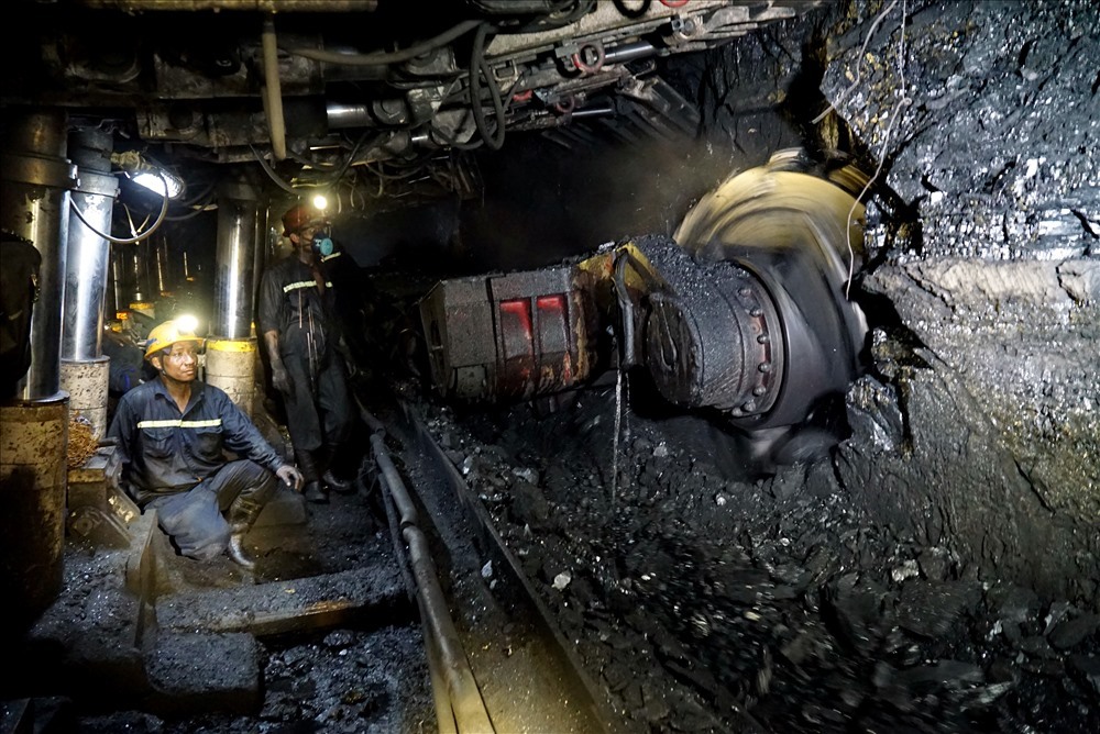 Để tăng và ổn định sản lượng khai thác, TKV tập trung đầu tư vào công nghệ hiện đại trong các hầm mỏ. Ảnh: T.N.D
