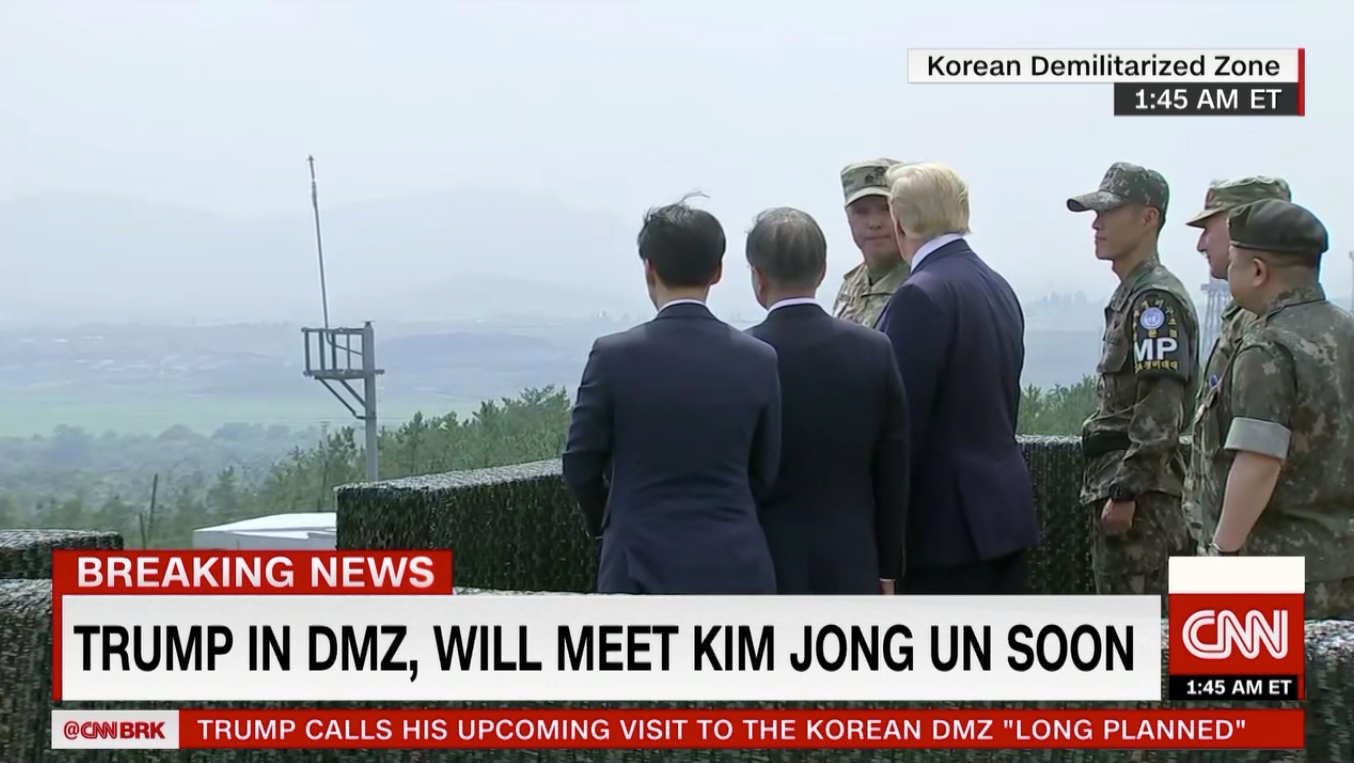 Tổng thống Hàn Quốc và Tổng thống Mỹ đến DMZ. Ảnh: CNN.