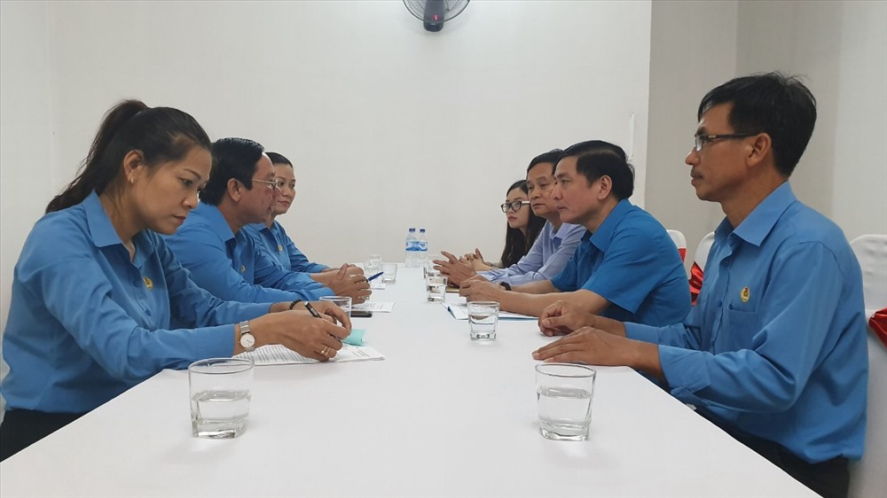 Chủ tịch Bùi Văn Cường làm việc với LĐLĐ tỉnh Quảng Trị