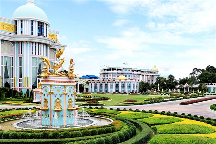 Khám phá lâu đài tỉ phú Baan Sukhawadee tại Pattaya - Thái Lan