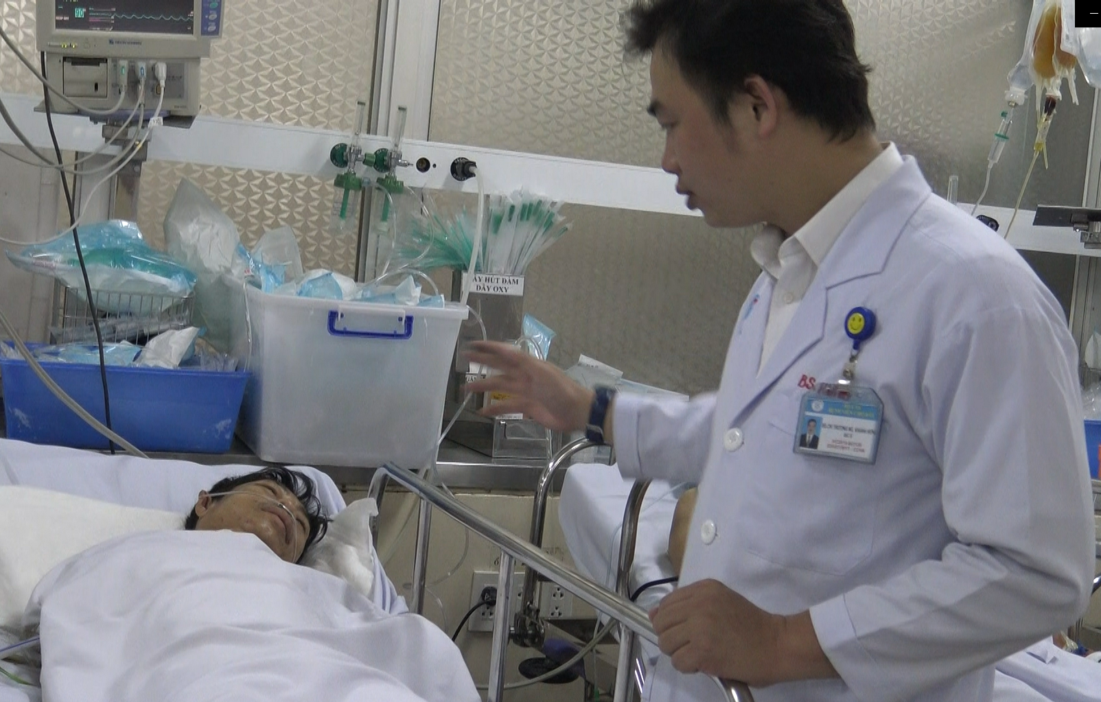 Nạn nhân bị hổ cắn hiện đang được cấp cứu tại Bệnh viện Chợ Rẫy, TP.HCM.