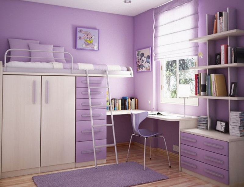 Thiết kế trên mặt tủ là giường ngủ cho trẻ cũng là cách bố trí phù hợp cho căn phòng có diện tích nhỏ. Tường được sơn màu tím cũng “bắt mắt” đối với trẻ.