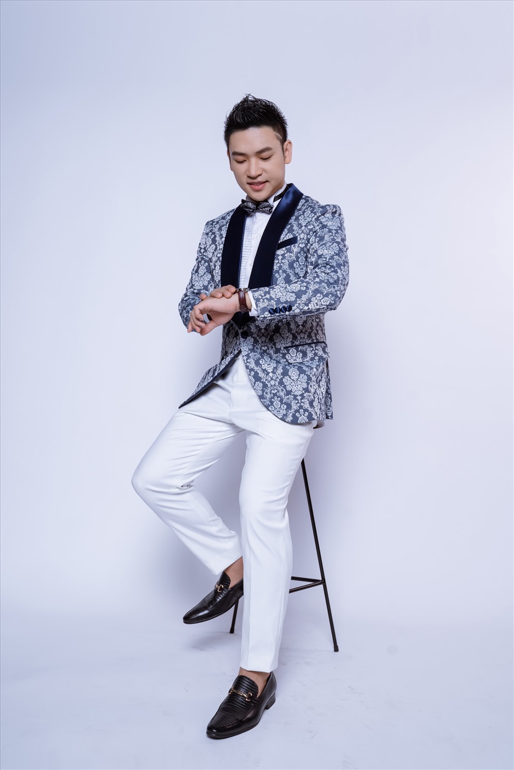 Duy Khoa là nam ca sĩ chuyên hát dòng nhạc Ballad. Anh cũng được fan hâm mộ yêu mến không chỉ bởi giọng hát mà còn tính cách khá giản dị, hòa đồng.