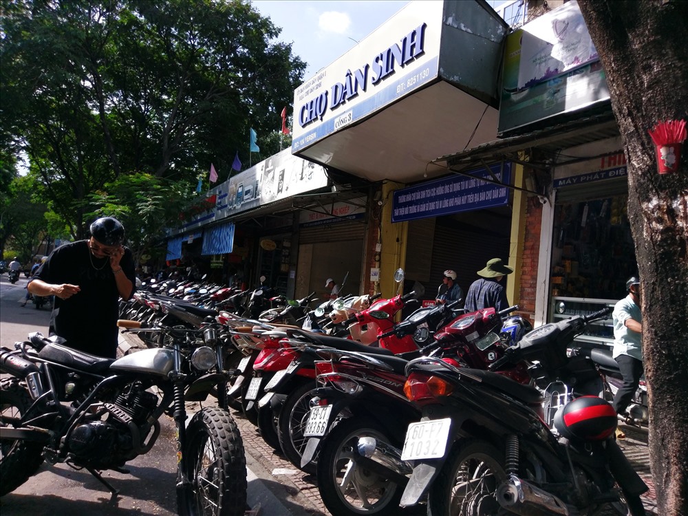 Tháng 7.2018, ông Đoàn Ngọc Hải dẫn đầu đoàn liên ngành xử phạt tình trạng lấn chiếm vỉa hè ở chợ Dân Sinh (phường Nguyễn Thái Bình, quận 1). Đến này vỉa hè trước chợ bị chiếm dụng để giữ xe máy.