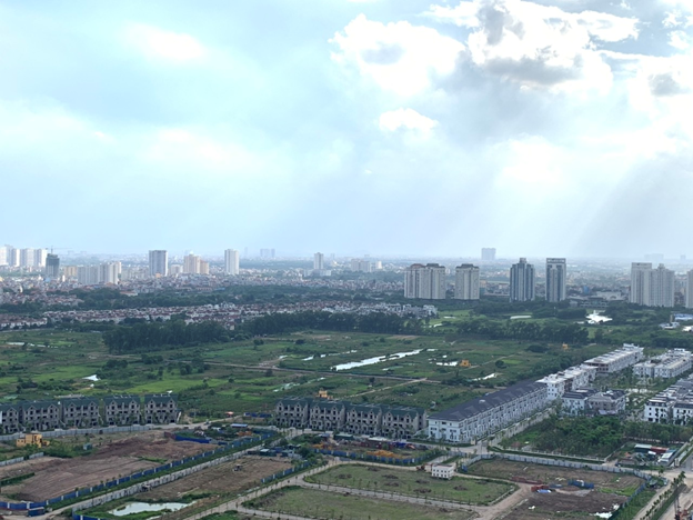 Nhiều khu đất trống chưa được triển khai xây dựng đang làm xấu đi hình ảnh Khu đô thị đáng sống nhất Hà Nội. Ảnh: SS