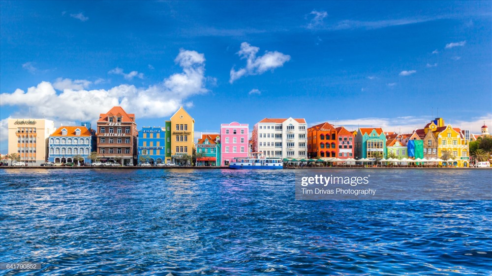 Curacao là một quốc gia nhỏ tại châu Mỹ và nằm tại vịnh Caribean nên nước này có khí hậu mát mẻ, thiên nhiên tươi đẹp và là thiên đường du lịch. Ảnh: Getty Images