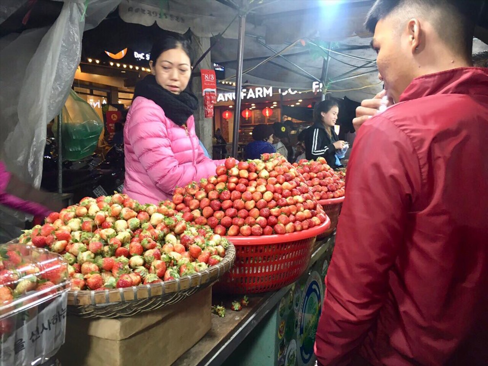 Dây tây: Những trái dâu đỏ mọng với vị chua chua, ngọt ngọt sẽ khiến bạn không thể nào cưỡng lại được.