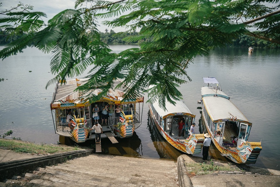 Sông Hương đoạn qua chùa Thiên Mụ