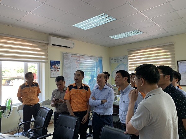 Thứ trưởng Bộ GTVT Nguyễn Văn Công chỉ đạo công tác tìm kiếm cứu nạn vụ va chạm biển.