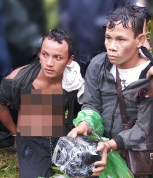 Hai đối tượng người Lào bị bắt giữ. Ảnh Biên phòng cung cấp