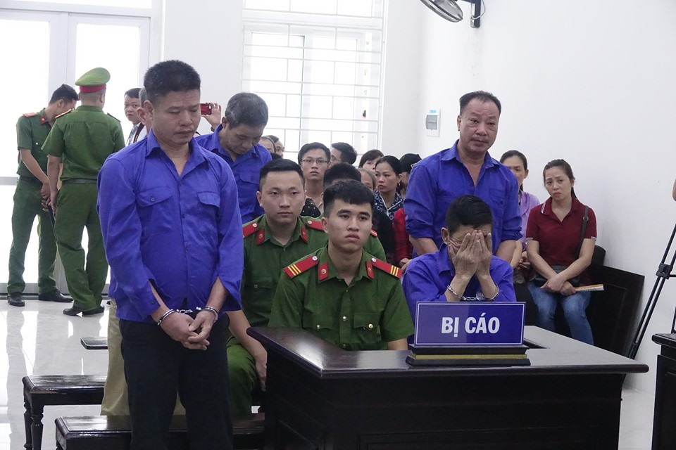 Hội đồng xét xử gồm 3 người, chủ tọa là thẩm phán Mai Văn Quang. Giữ quyền công tố tại tòa là kiểm sát viên Lê Tuấn Anh (Viện KSND TP Hà Nội). Có 9 luật sư tham gia phiên tòa, bào chữa cho các bị cáo, và bảo vệ quyền và lợi ích hợp pháp của các bị hại.