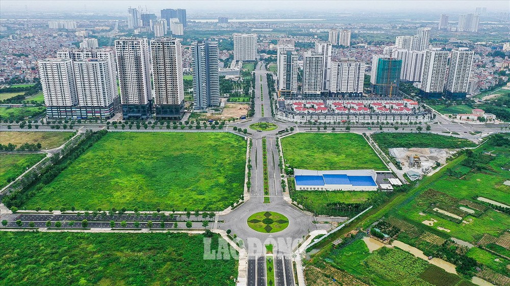 Hiện tại trục đường này mới cho các phương tiện giao thông qua lại, đoạn nối giữa đường Hoàng Quốc Việt với đầu đường đoạn khu đô thị Tây Hồ Tây. Đoạn này có chiều dài khoảng hơn 600m.
