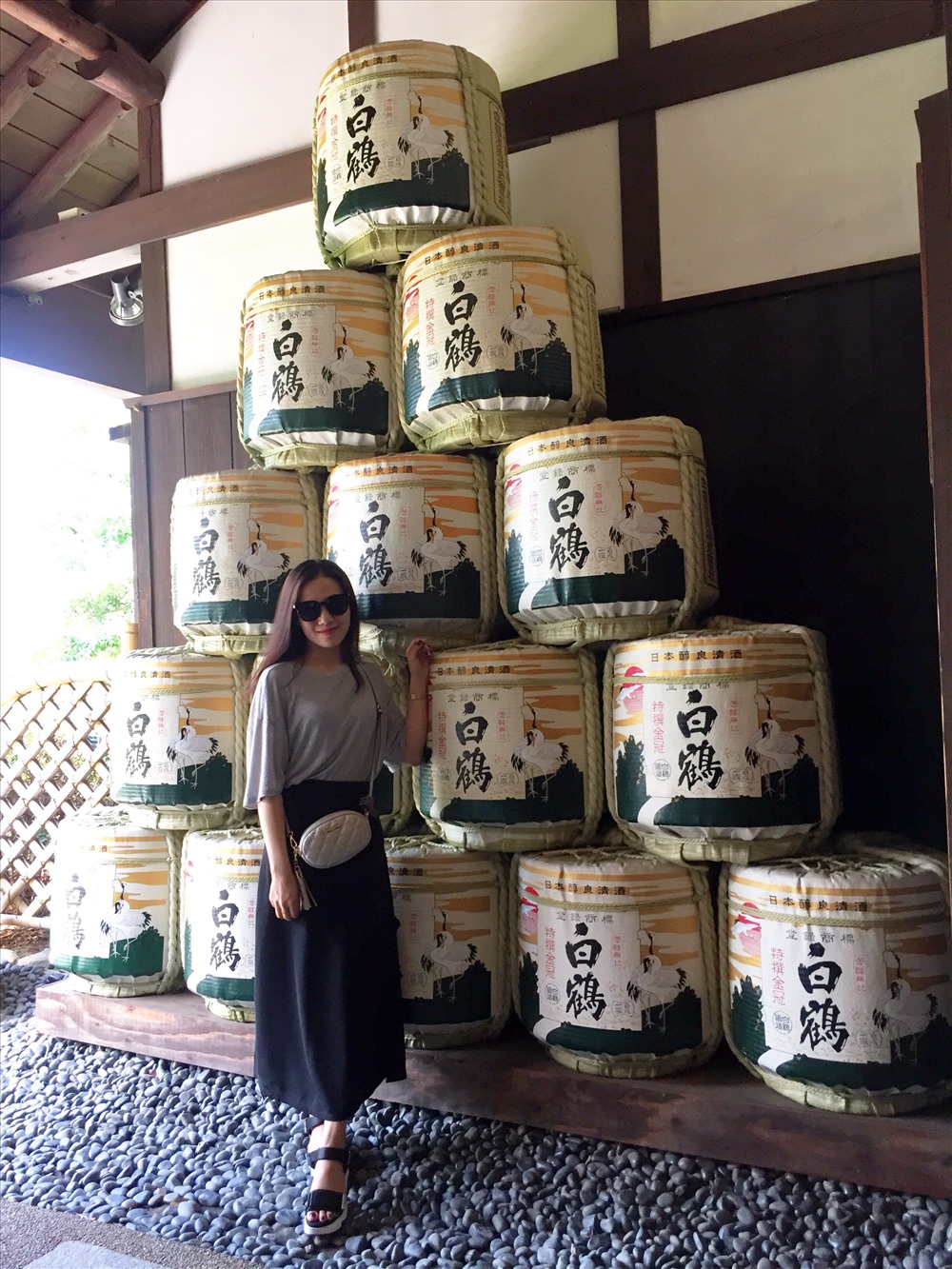 Tại đây có Bảo tàng nhà máy rượu Sake Hakutsuru, nơi trưng bày nhiều dòng sản phẩm rượu sake cùng với nhiều thông tin thú vị về quy trình làm rượu sake ở Nhật Bản. Bảo tàng rượu sake này được đánh giá đóng vai trò quan trọng trong nền văn hóa Nhật Bản bởi rượu sake là dòng đồ uống không thể thiếu trong mọi lễ hội, là thức uống thông dụng của nhiều gia đình trên toàn nước Nhật.