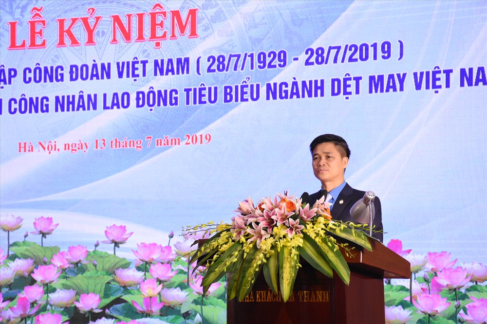Đồng chí Ngọ Duy Hiểu, Phó Chủ tịch Tổng Liên đoàn Lao động Việt Nam phát biểu chỉ đạo tại Hội nghị.