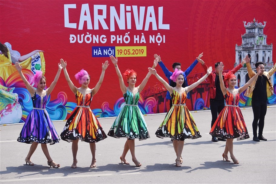 Nhiều tiết mục đặc sắc trong Lễ hội Carnival đường phố tổ chức tại phố đi bộ Hà Nội. Ảnh: BTC.