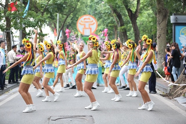 Sự kiện này do Sun World- thương hiệu vui chơi giải trí hàng đầu Việt Nam thuộc Tập đoàn Sun Group tổ chức nhân kỷ niệm 20 năm ngày Hà Nội nhận danh hiệu “Thành phố Vì hòa bình”.