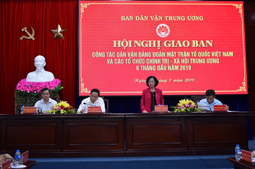 Đồng chí Trương Thị Mai, Trưởng Ban Dân vận chủ trì hội nghị (ảnh Nhật Hồ)