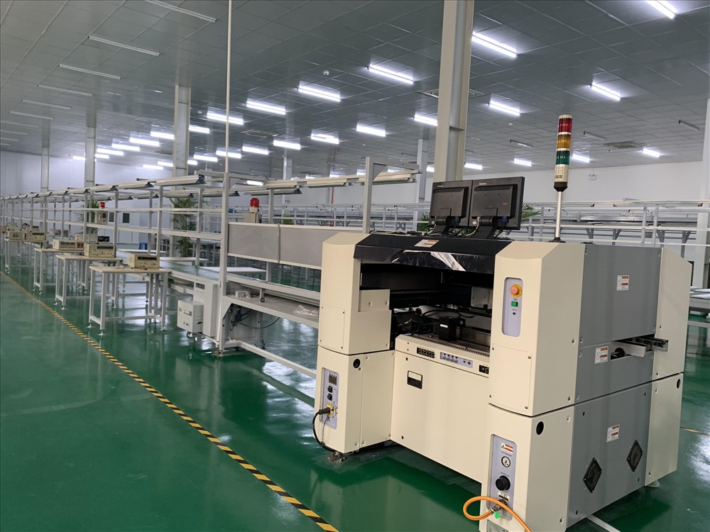 Nhà máy mới đã lắp máy sản xuất bảng mạch của Asanzo.
