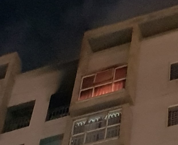 Đám cháy trên tầng 11 của chung cư. ảnh: V.X