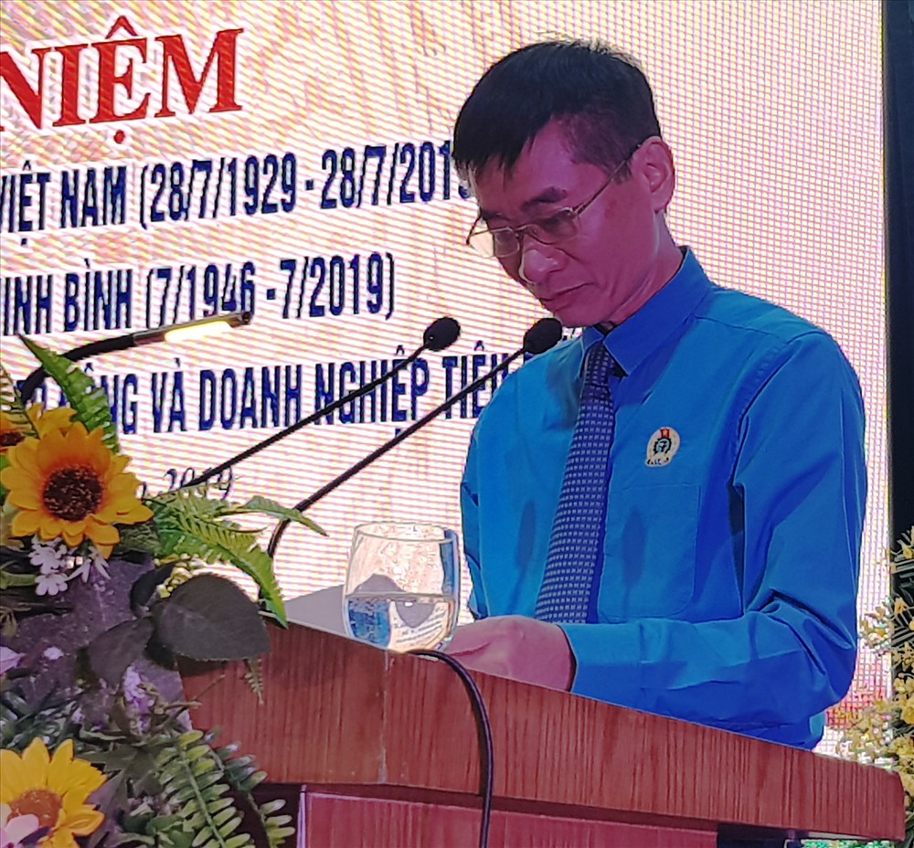 Đồng chí Trần Văn Thuật, Phó chủ tịch Tổng LĐLĐ Việt Nam phát biểu chỉ đạo tại buổi lễ. Ảnh: NT